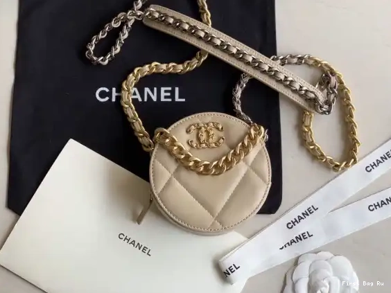Firstbag Ru 19 WITH CHAIN CHANELUTCH CHANEL 0517